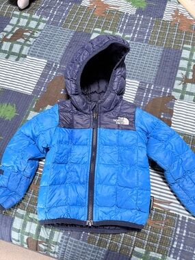 The Northface Infant Jacket Quilted Hooded Black/Blue Sz 6-12 Months Euc